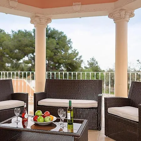 Sleeps 20 Pool Air Con Wifi Calpe